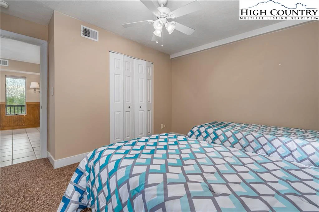 Image number 14 for the current listing