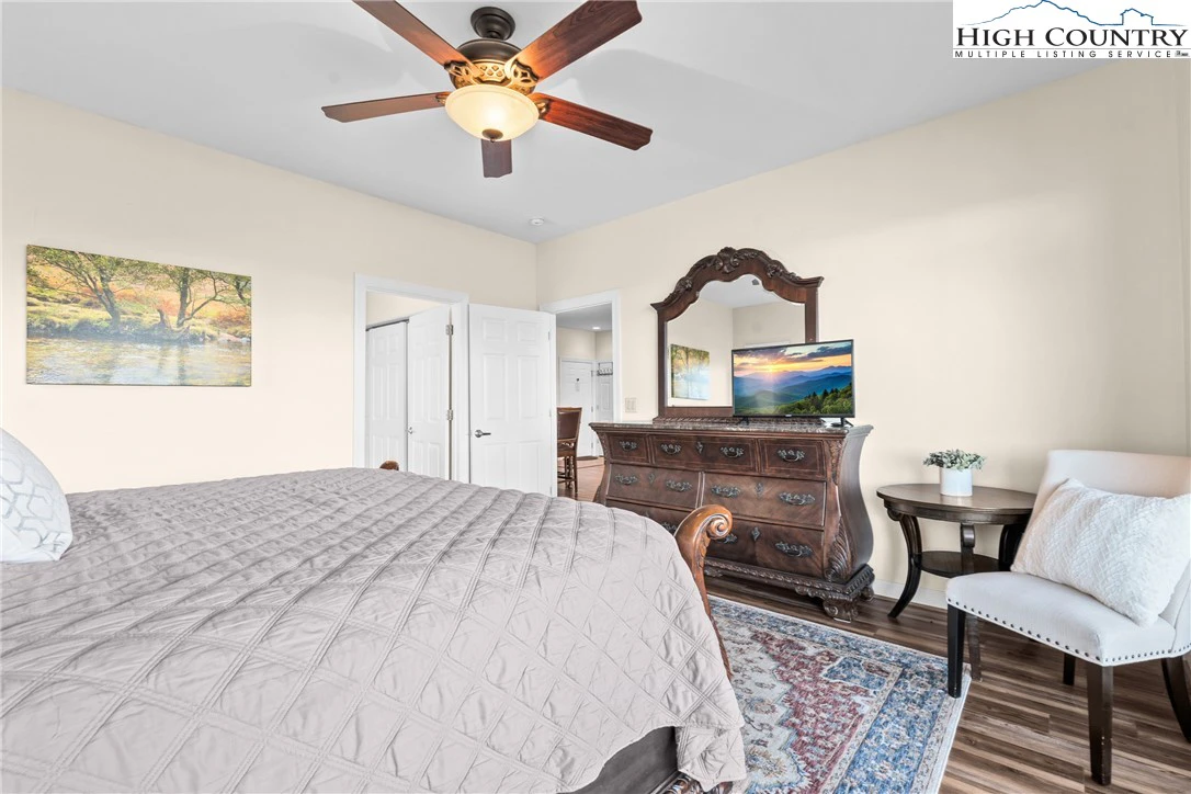 Image number 11 for the current listing
