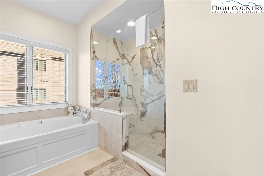 Image number 3 for the current listing