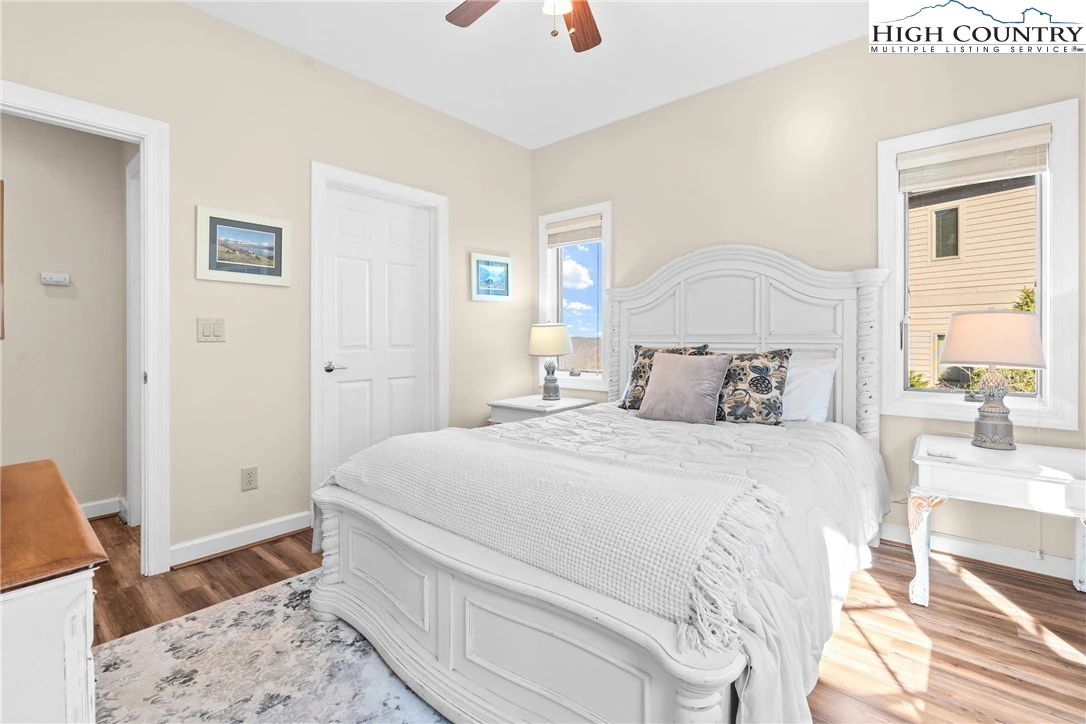 Image number 6 for the current listing
