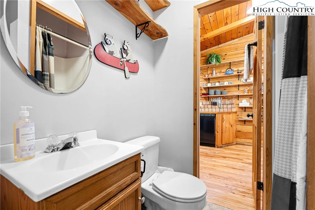 Image number 3 for the current listing