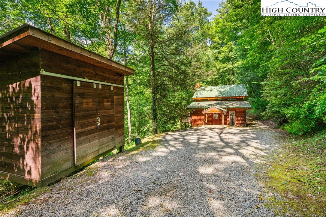 Image number 17 for the current listing