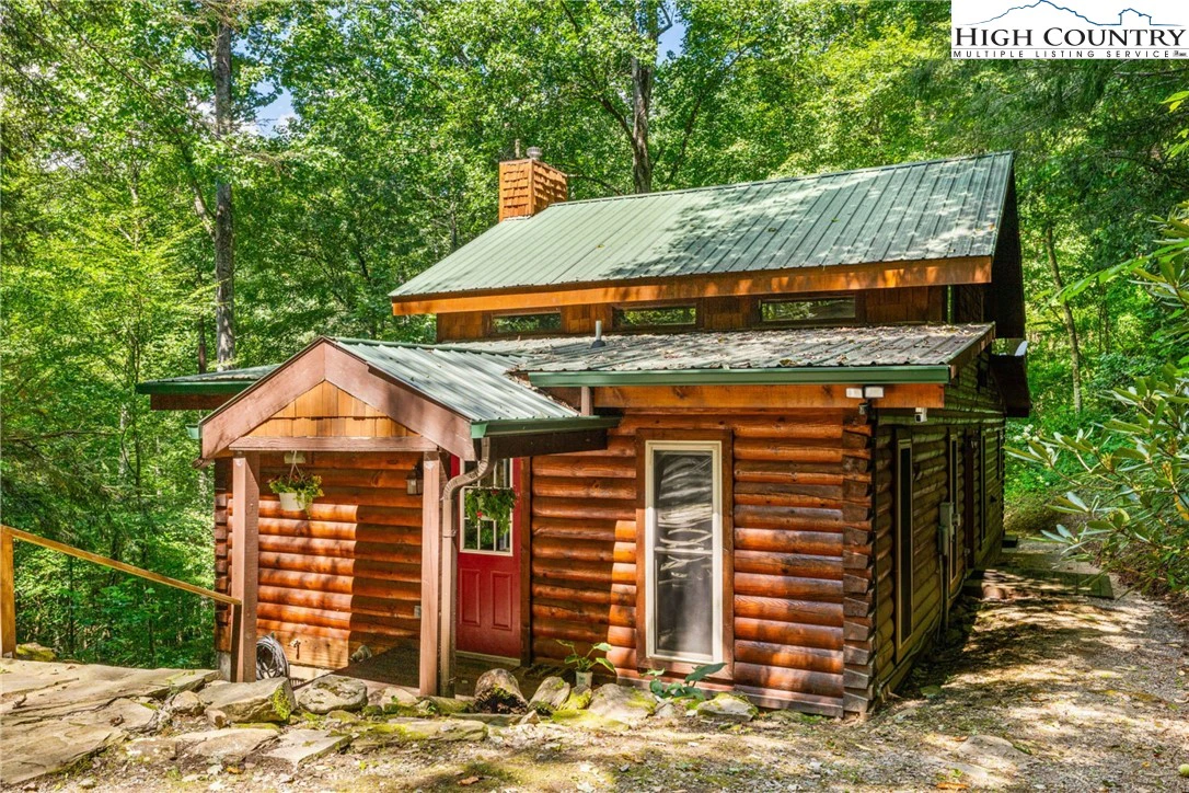 Image number 1 for the current listing