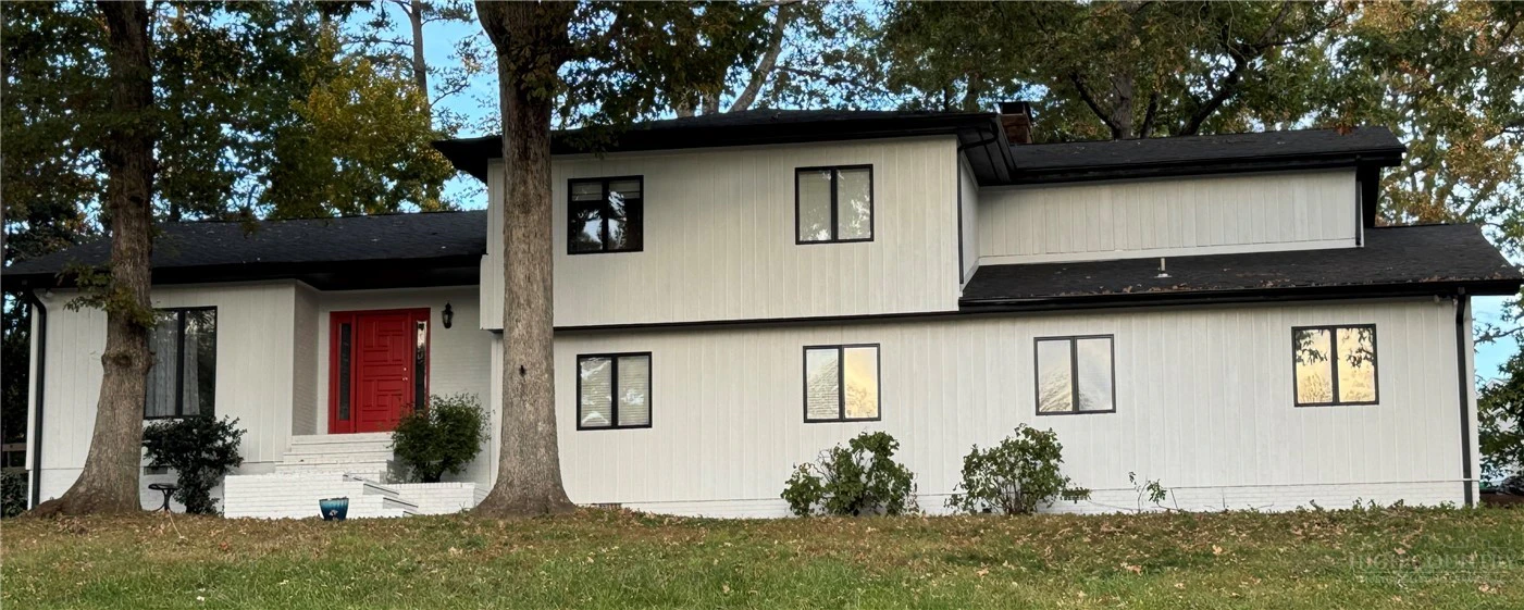Image number 1 for the current listing