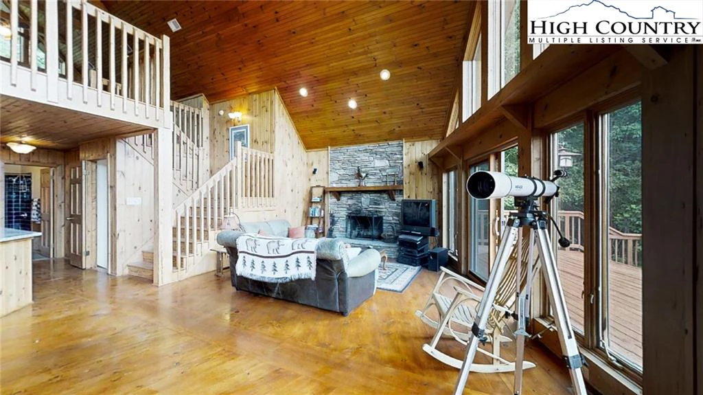 Image number 22 for the current listing