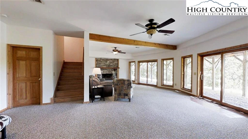 Image number 4 for the current listing