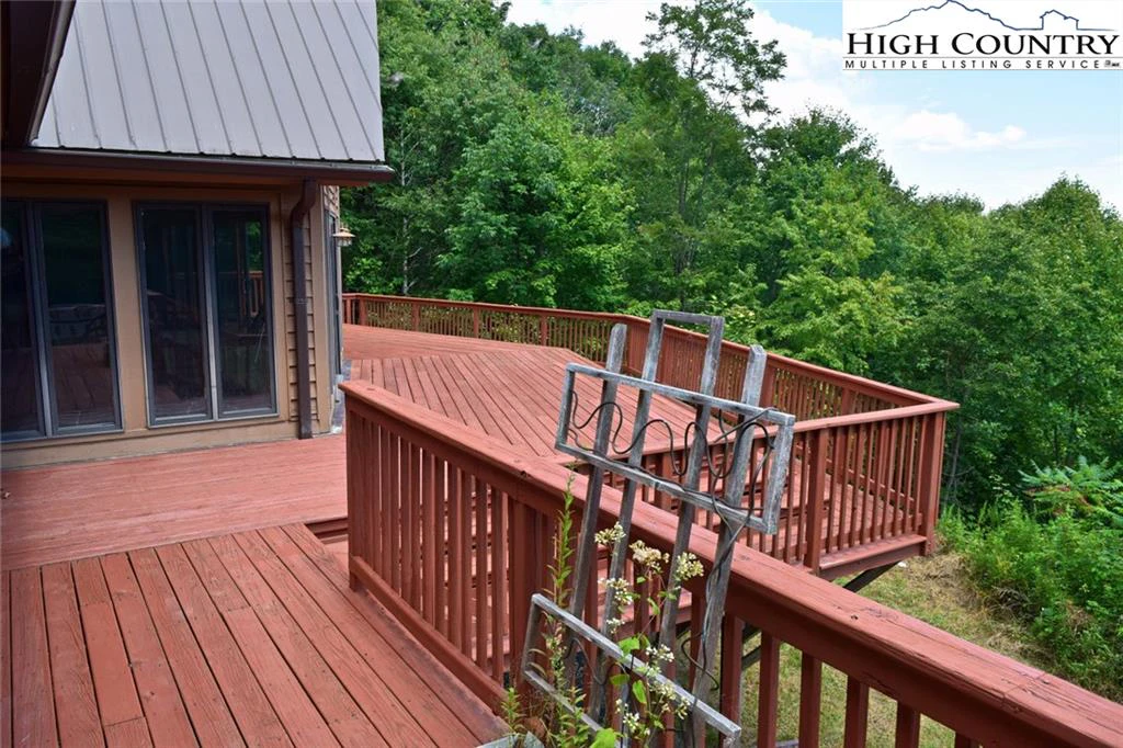 Image number 15 for the current listing