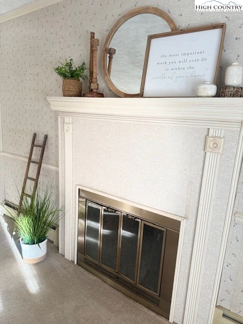 Image number 4 for the current listing