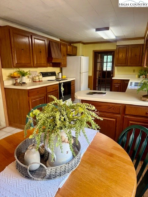 Image number 9 for the current listing
