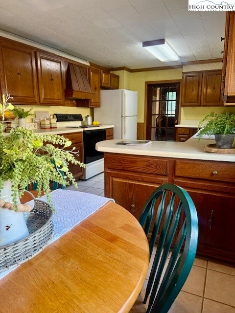 Image number 10 for the current listing