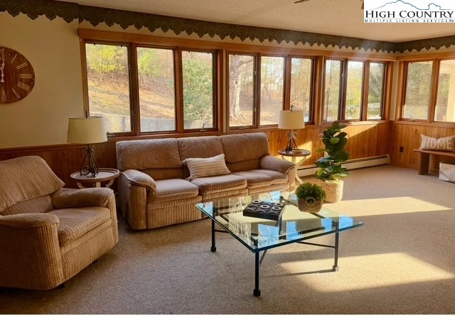 Image number 13 for the current listing