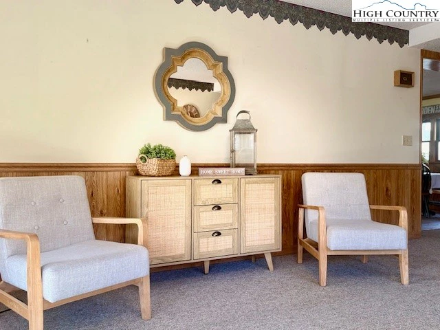 Image number 2 for the current listing