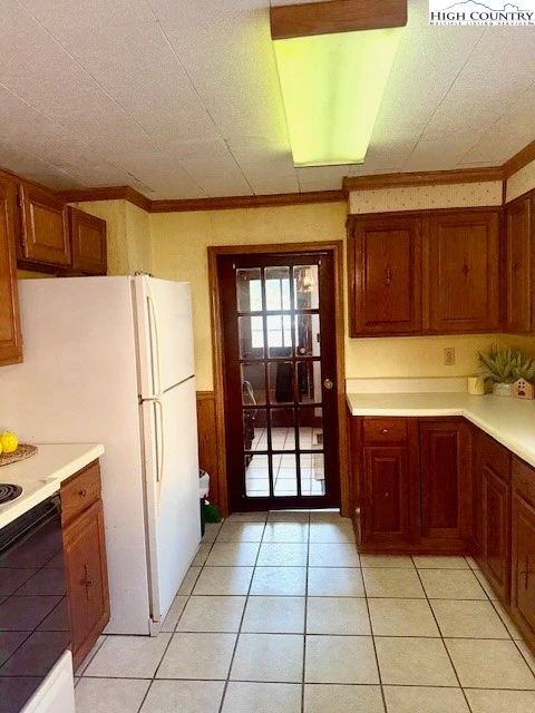 Image number 16 for the current listing