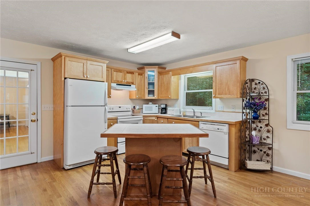 Image number 11 for the current listing