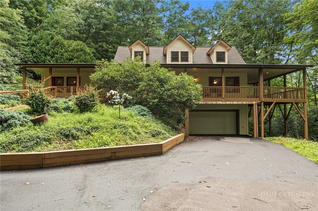 Image number 15 for the current listing