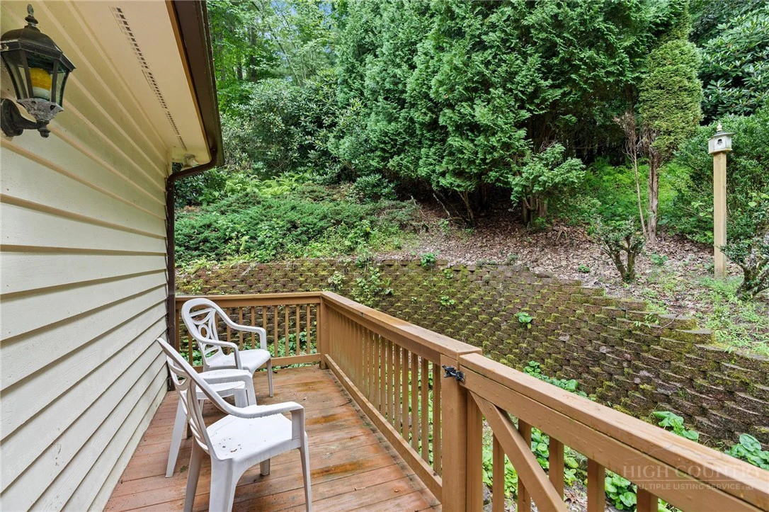 Image number 18 for the current listing