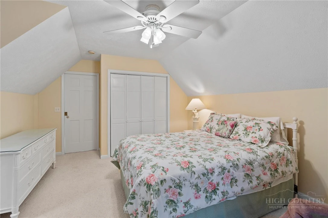 Image number 19 for the current listing
