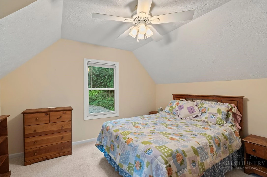 Image number 21 for the current listing