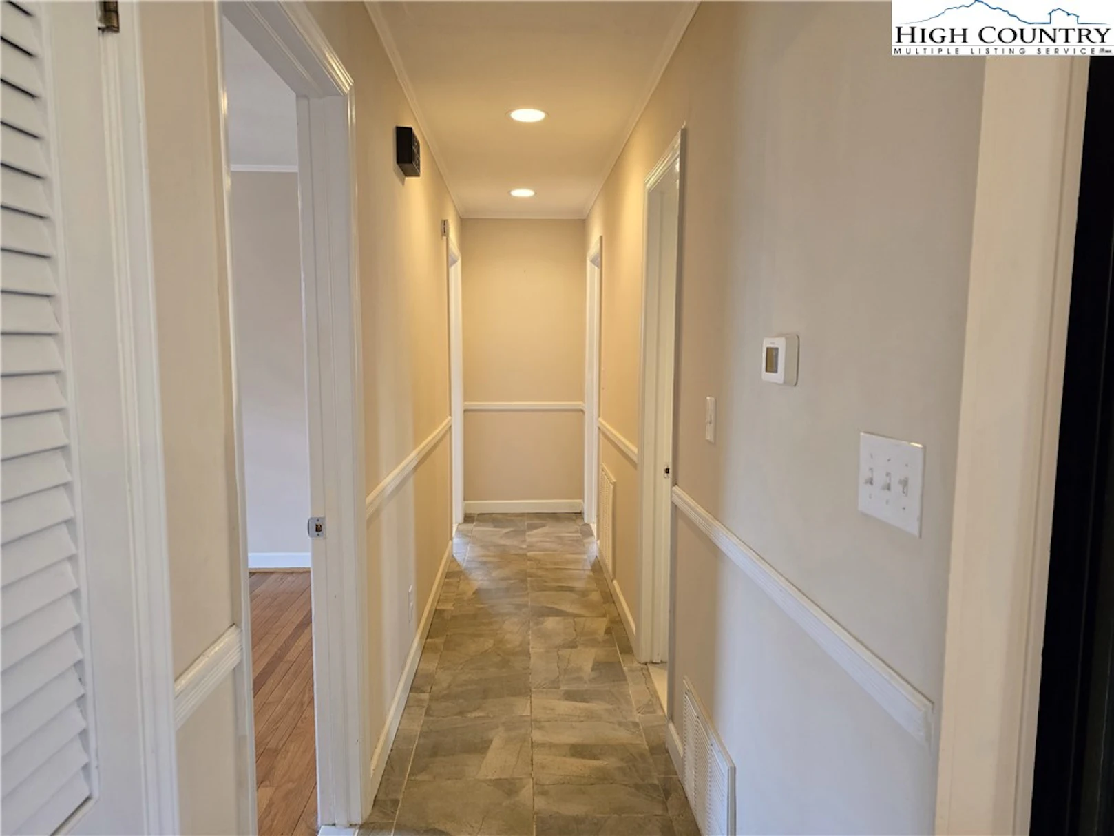 Image number 3 for the current listing