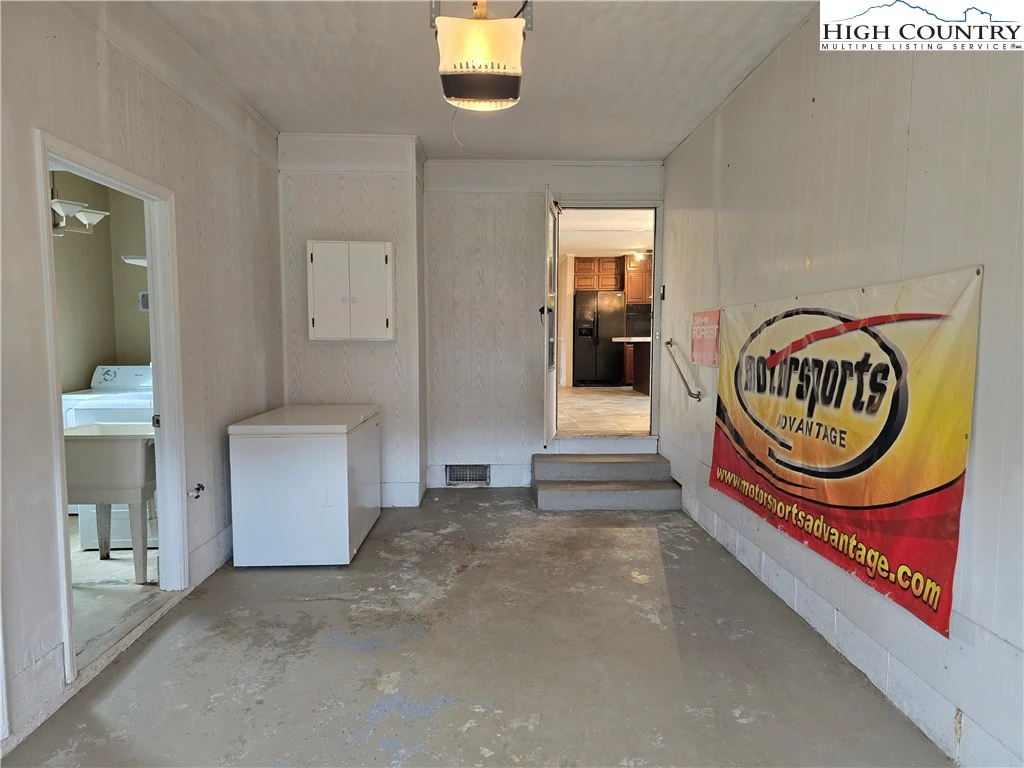 Image number 5 for the current listing