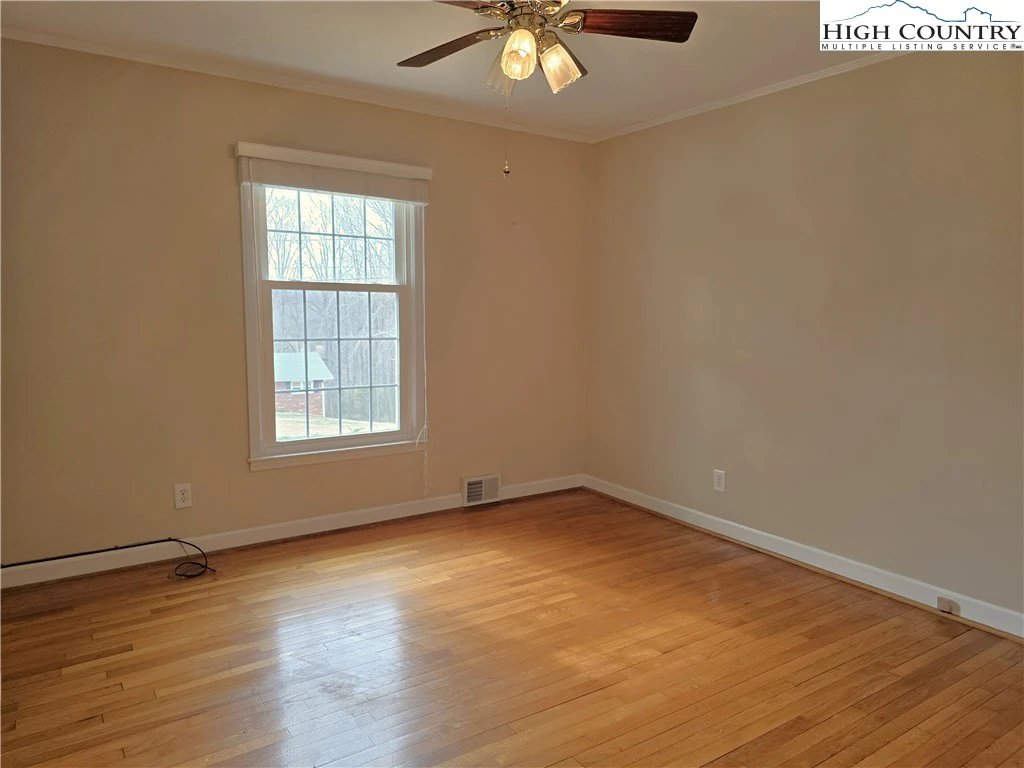 Image number 2 for the current listing