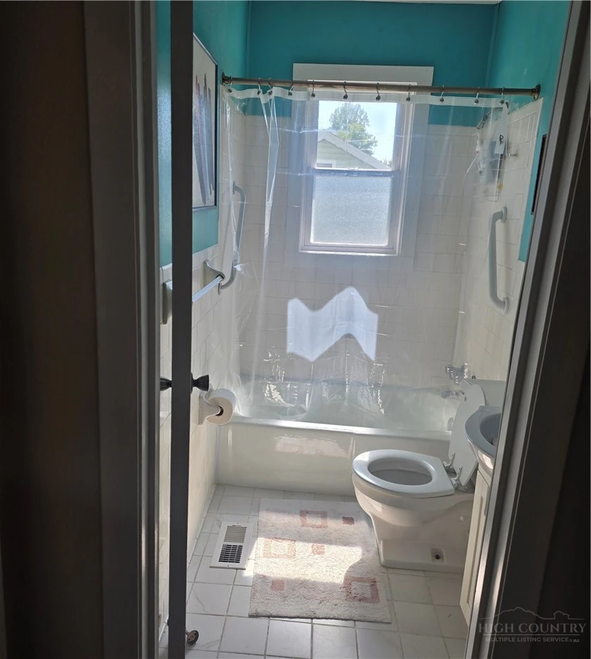 Image number 13 for the current listing