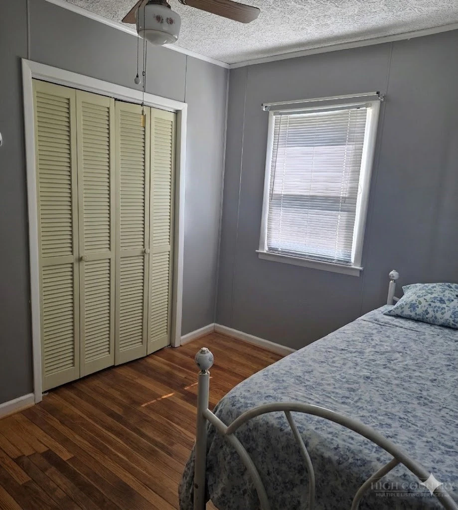 Image number 2 for the current listing