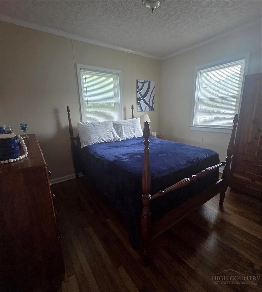 Image number 16 for the current listing