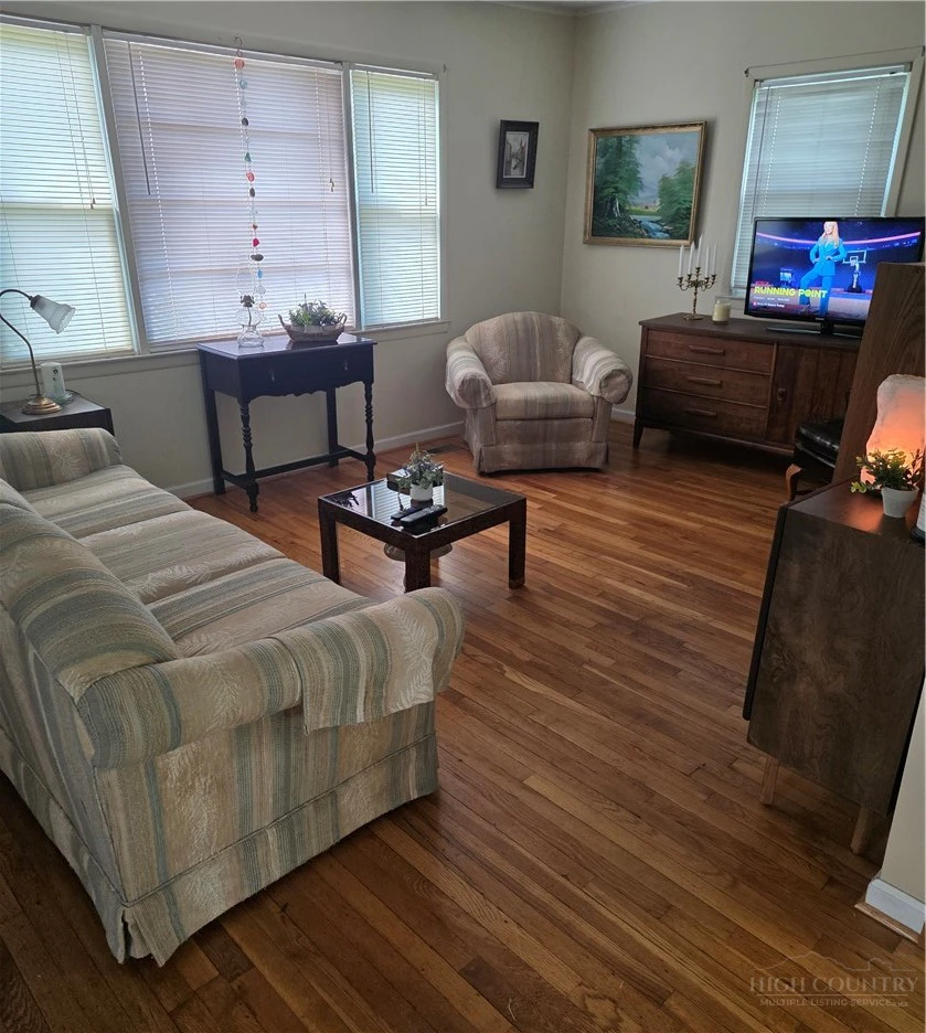 Image number 21 for the current listing