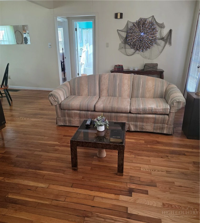 Image number 20 for the current listing