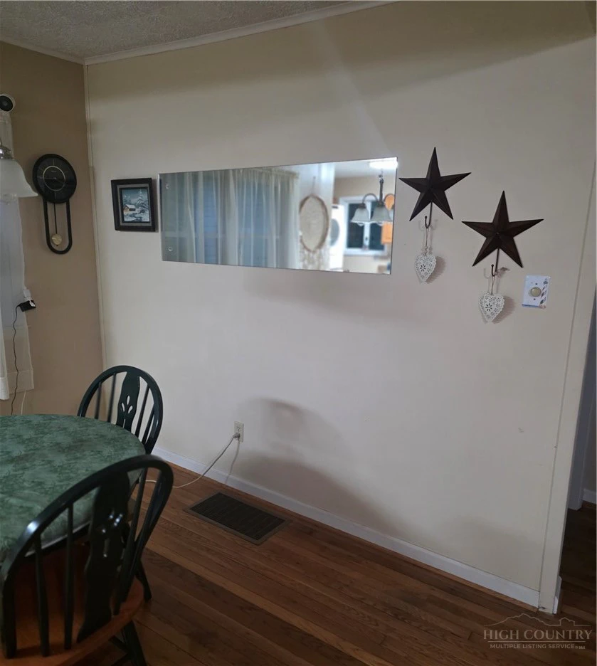 Image number 3 for the current listing
