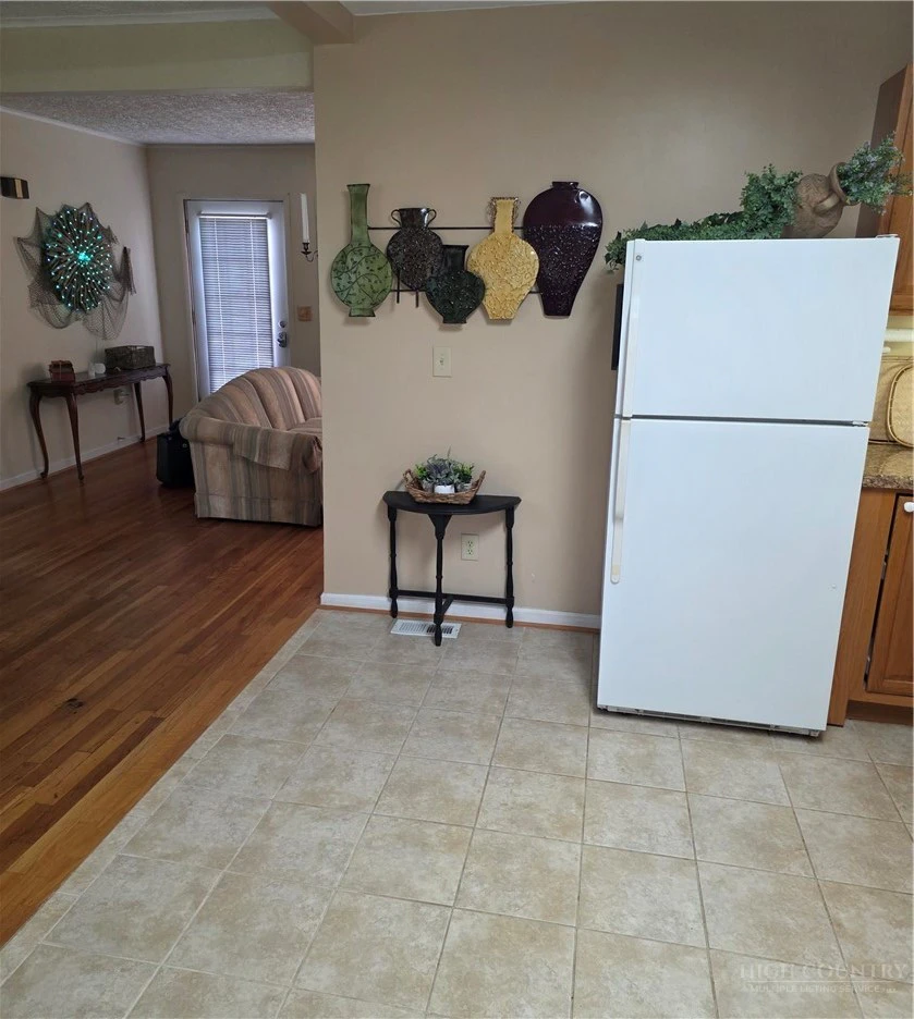 Image number 6 for the current listing