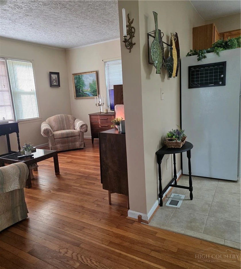 Image number 7 for the current listing