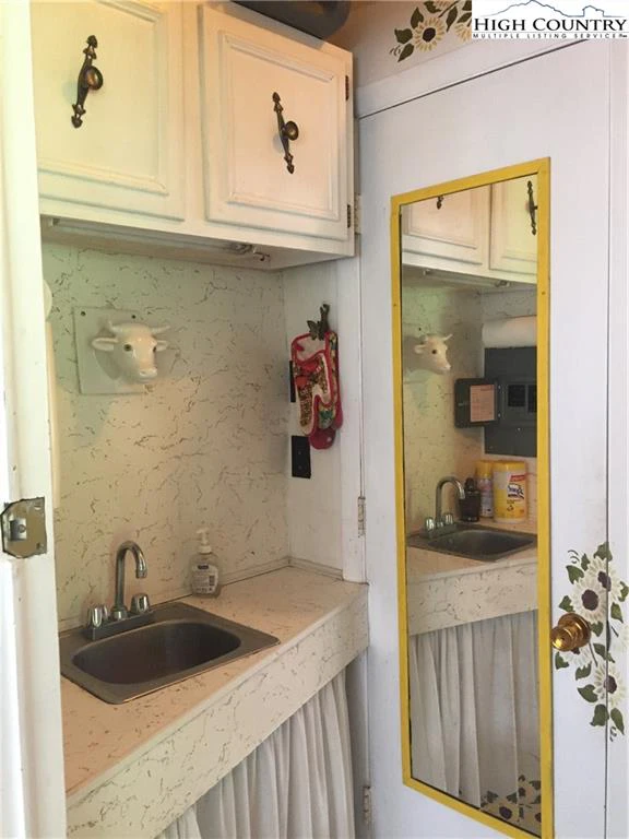 Image number 18 for the current listing