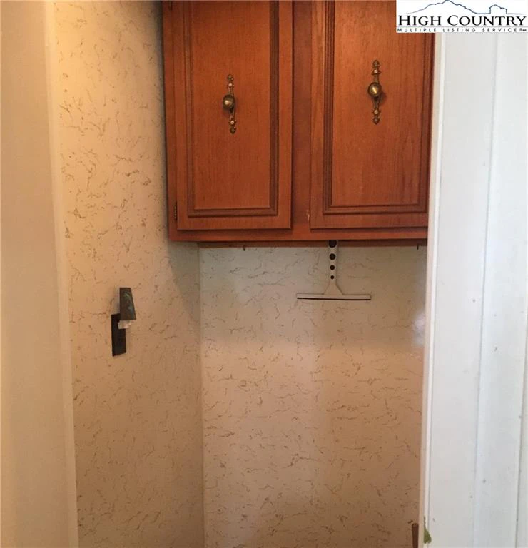 Image number 2 for the current listing