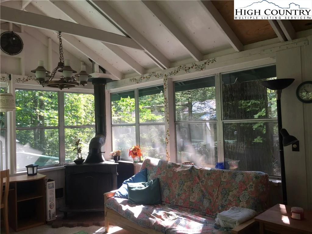 Image number 28 for the current listing