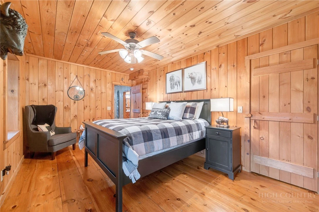 Image number 4 for the current listing