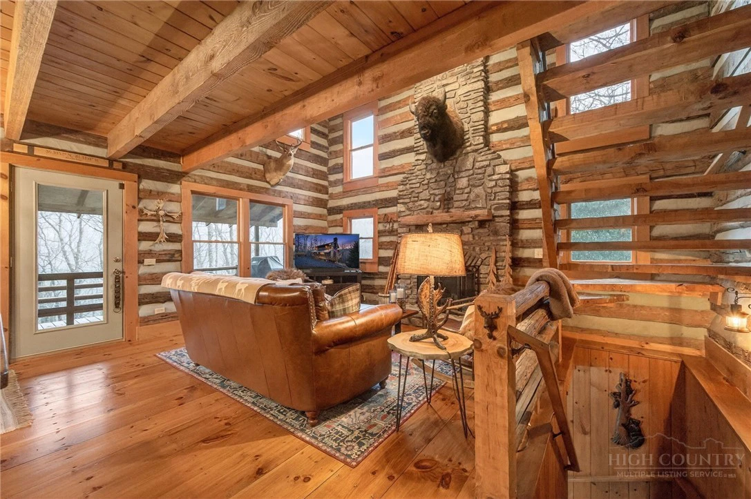 Image number 20 for the current listing