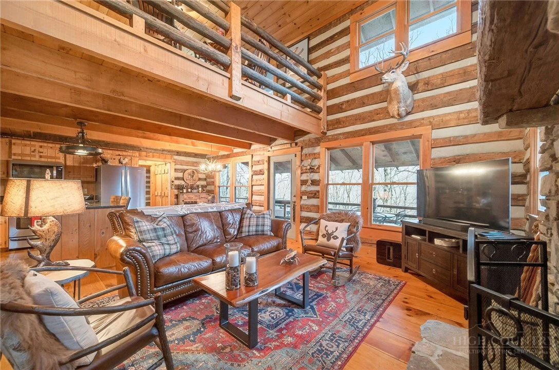 Image number 15 for the current listing