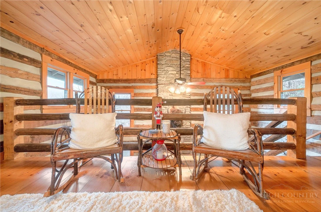 Image number 11 for the current listing