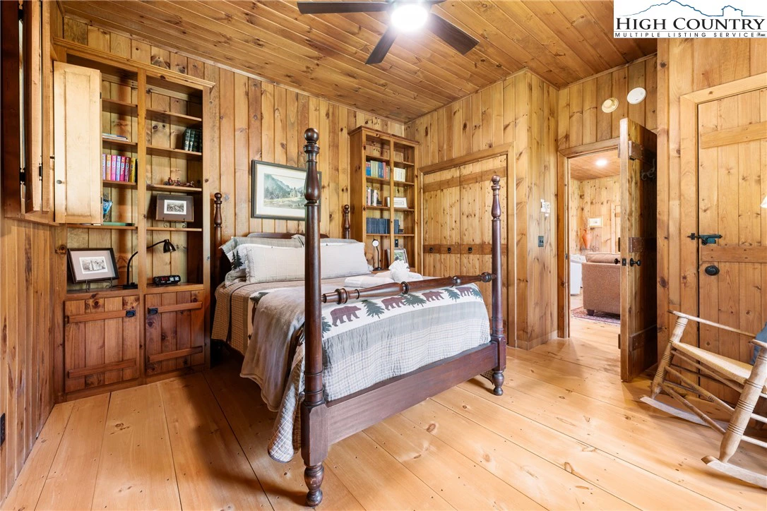 Image number 5 for the current listing