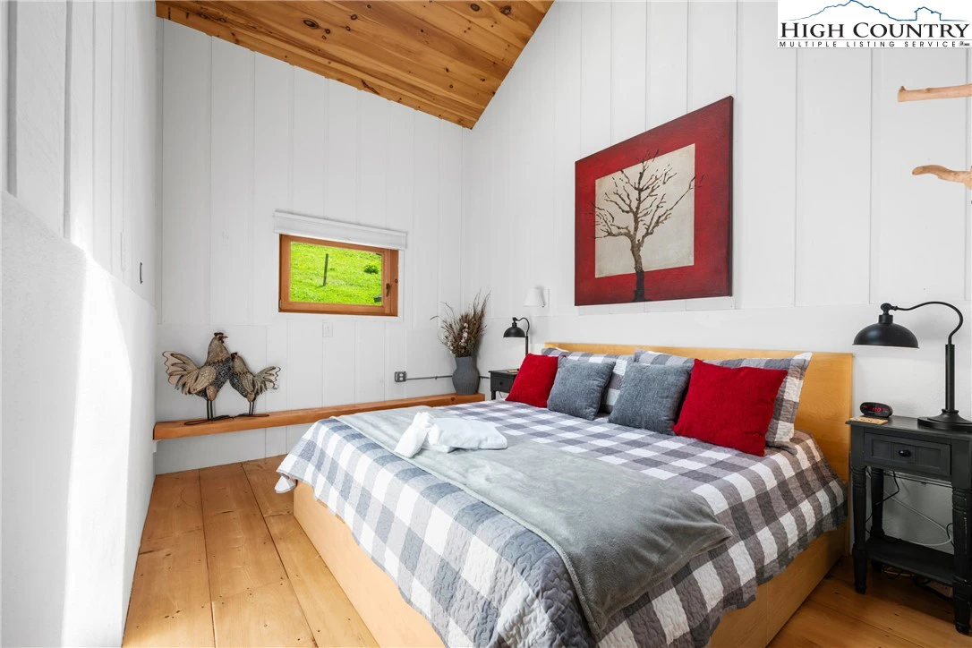 Image number 7 for the current listing