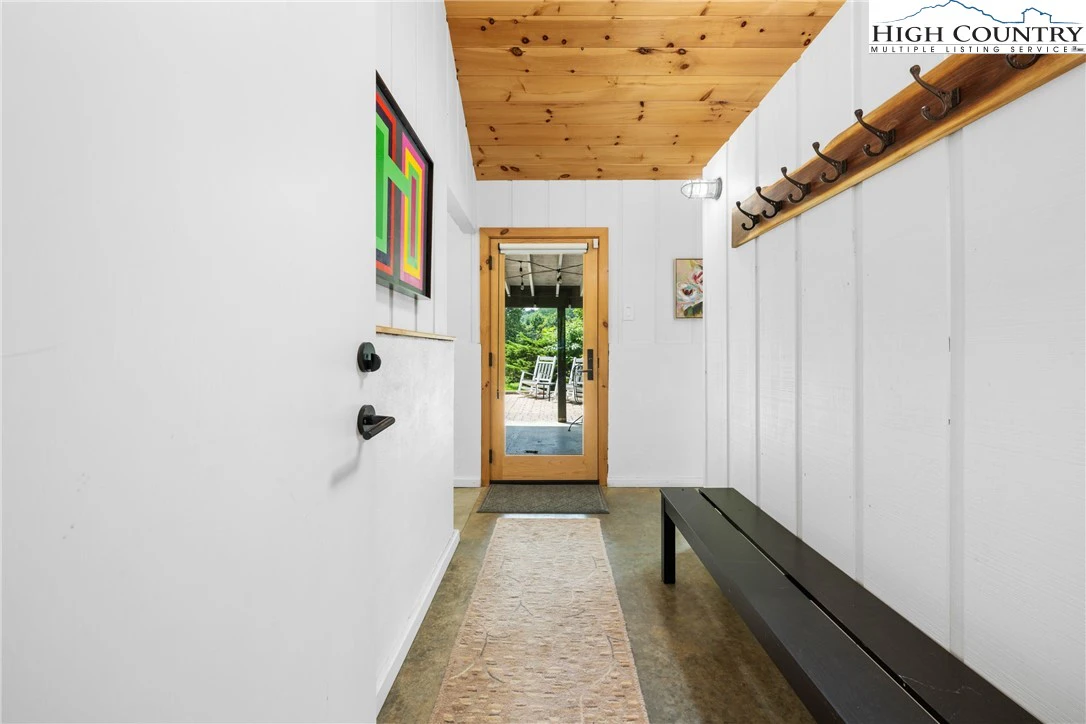 Image number 9 for the current listing