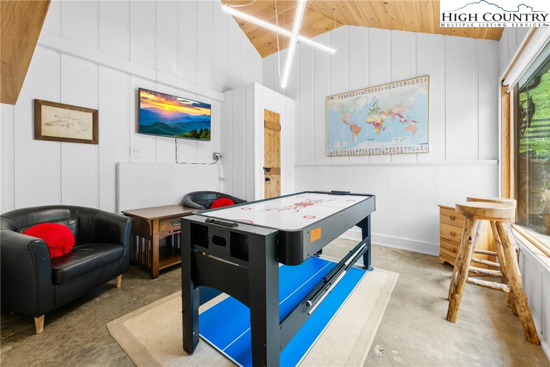 Image number 10 for the current listing