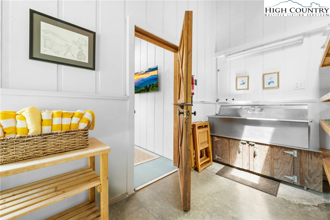 Image number 12 for the current listing
