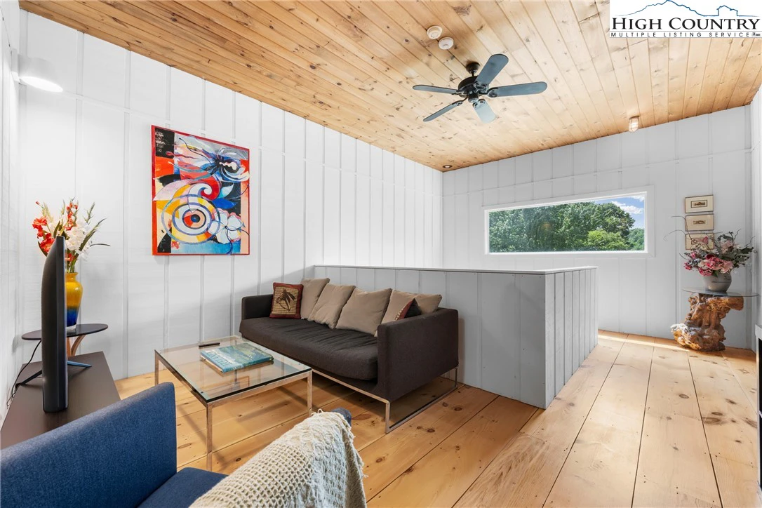 Image number 2 for the current listing