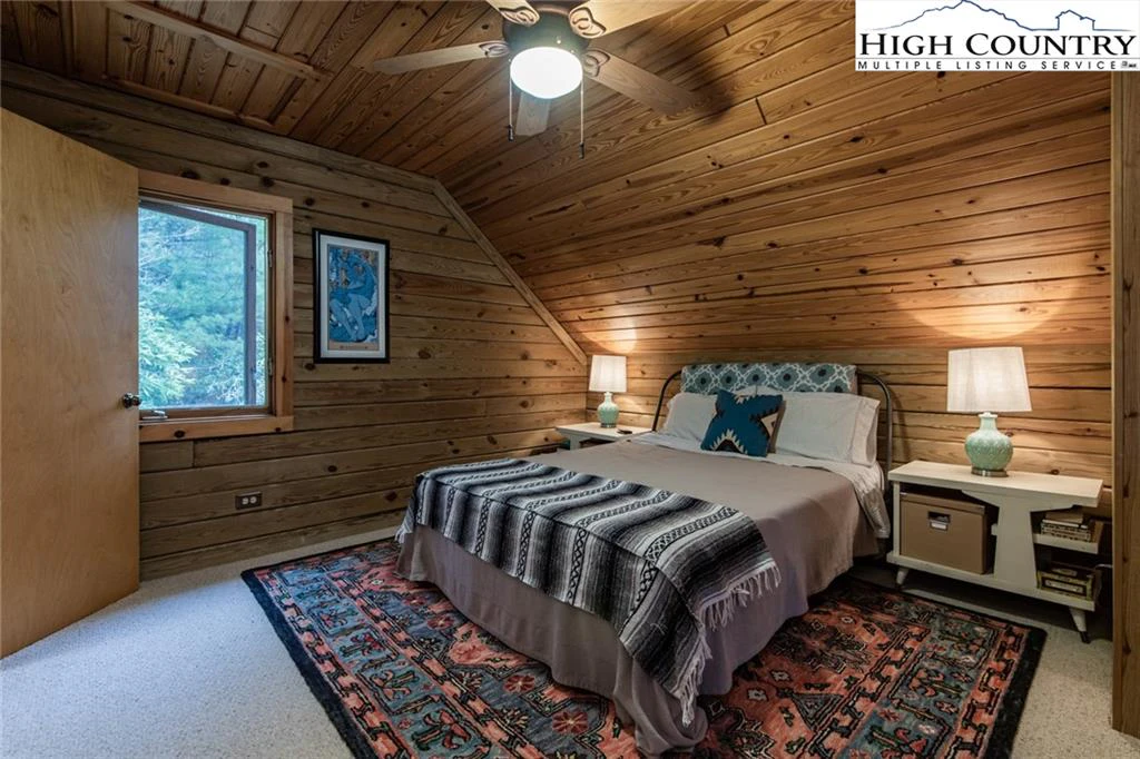 Image number 4 for the current listing