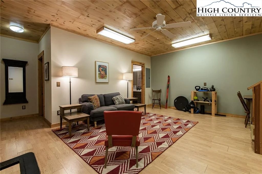 Image number 12 for the current listing