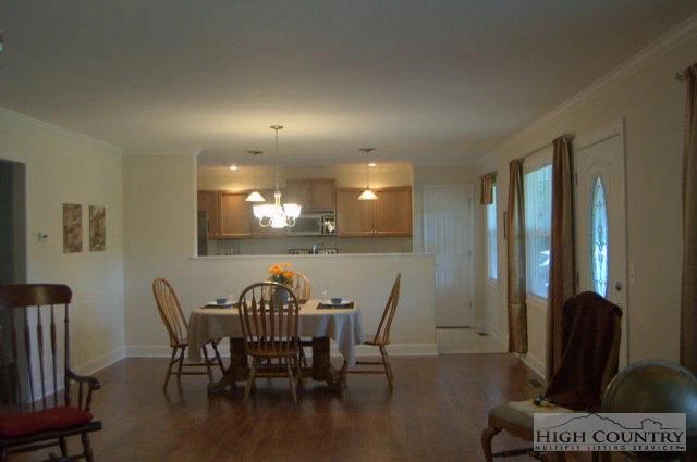 Image number 8 for the current listing