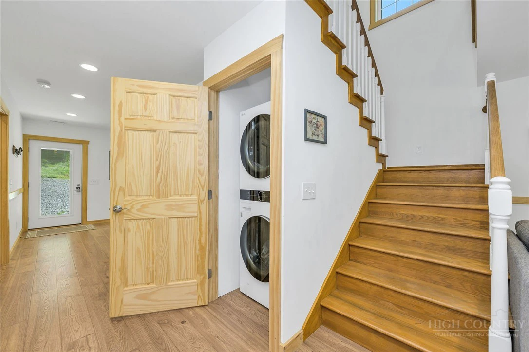 Image number 10 for the current listing